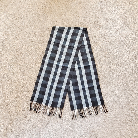 unbranded Accessories - Elegant Black and Gray Scarf with Fringe